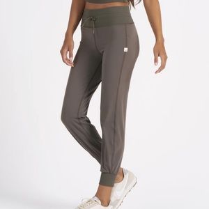 Vuori Daily Joggers